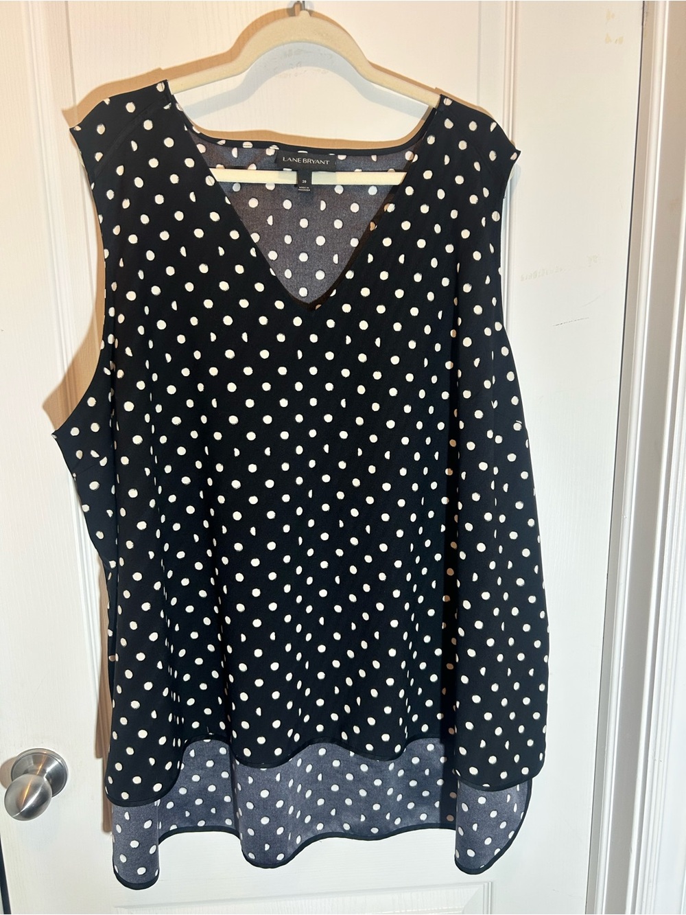 Lane Bryant Black & White Polka Dot Sleeveless V-Neck Tunic